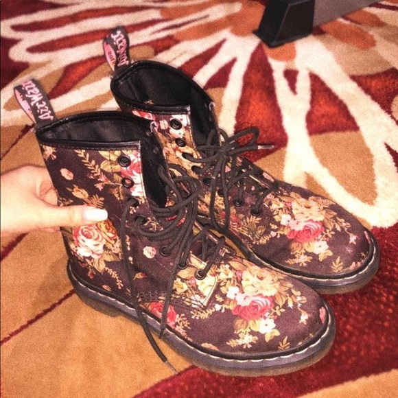 Floral Print Dr. Martens - Picture 2 of 5